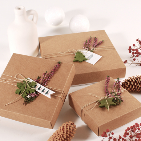 Boîte cadeau plate avec décorations de Noël