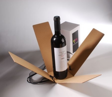 Boîte pour des vins avec noeud et une étiquette imprimée