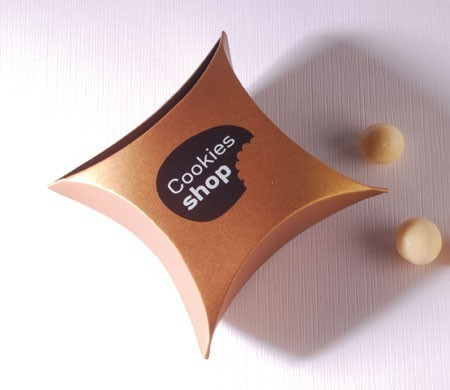 Boîte cadeau dorée pour...