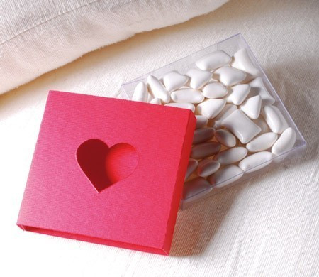 Boîte perforée pour la Saint Valentin Boîte perforée pour la Saint Valentin