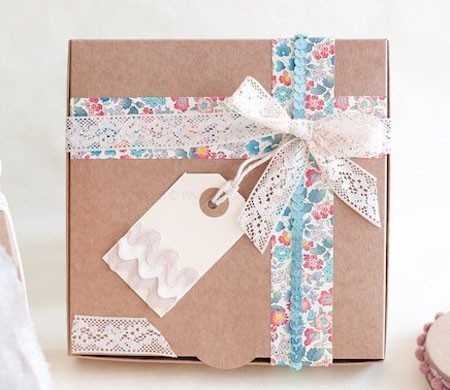 Jolie Boîte Cadeau avec Noeud et Ruban Fleuri