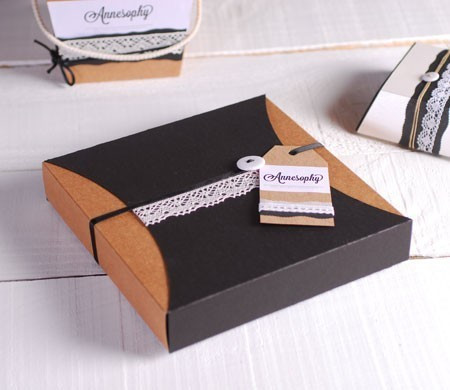 Délicate Boîte Cadeau avec Dentelle et Étiquette