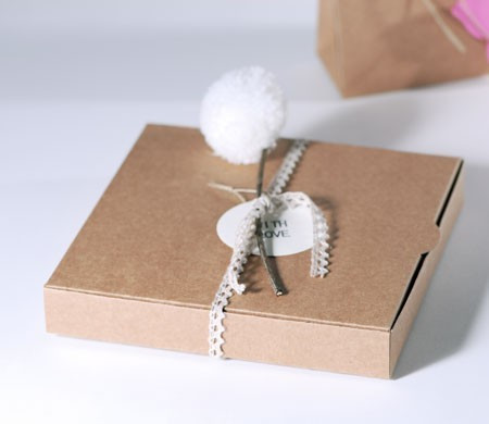 Boîte avec Pompon pour Invitation