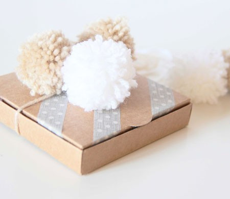 Boîte Décorée avec Pompons