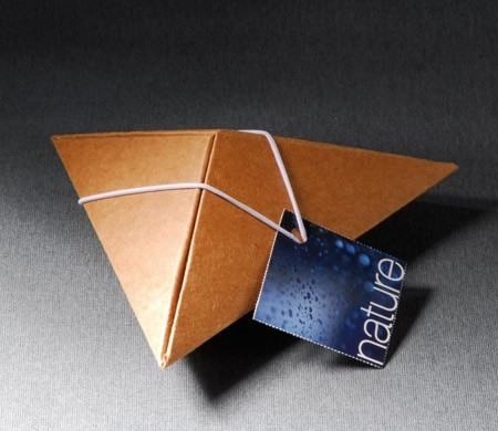 Petite boîte pyramidal pour cadeaux d'entreprise