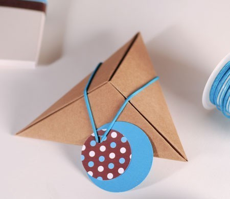 Petite boîte pyramidal pour des petits cadeaux