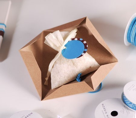 Petite boîte pyramidal pour des petits cadeaux