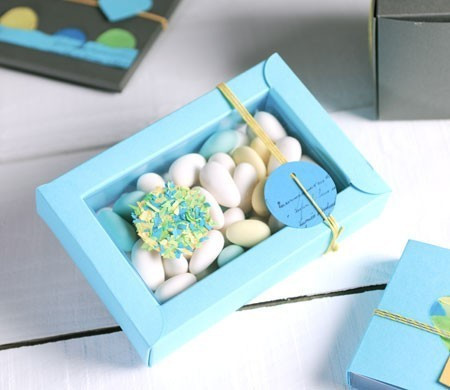 Petite boîte bleue pour baptêmes