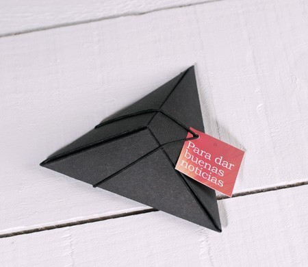 Boîte cadeau triangulaire