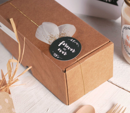 Boîte Cadeau avec des Plumes, pour la Saint Valentin