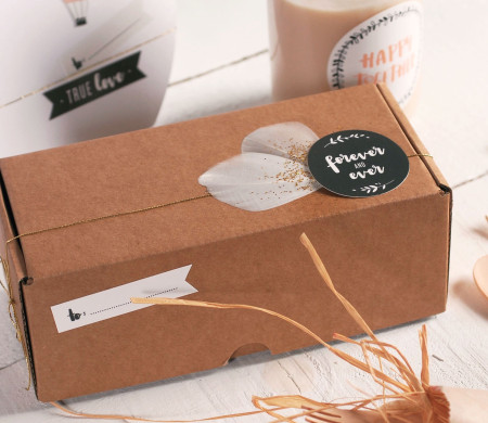 Boîte Cadeau avec des Plumes, pour la Saint Valentin