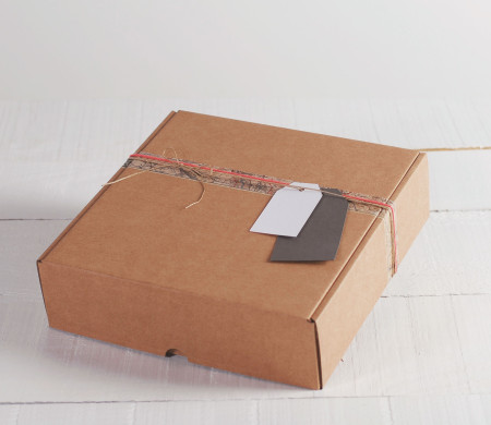 Boîte d'Envoi Postal, une Présentation Originale pour Offrir