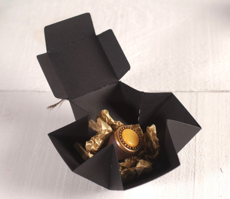 Petite Boîte pour Anneaux. La présentation pour les Bijoux.