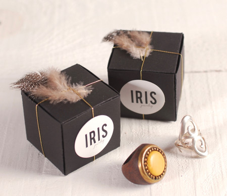 Petite Boîte pour Anneaux. La présentation pour les Bijoux.