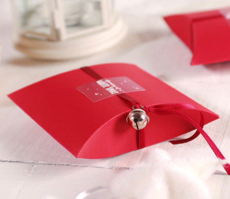 Petite Boîte Rouge pour Noël. Boîtes pour Noël! Petite Boîte Rouge pour Noël. Boîtes pour Noël!