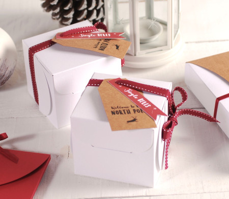 Boîte cadeau carrée pour Noël