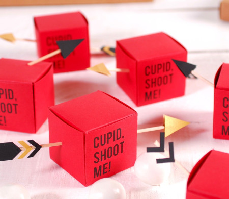 Petite boîte avec flèches de Cupidon Petite boîte avec flèches de Cupidon