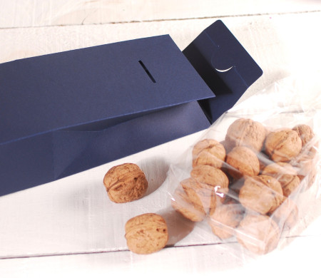 Scatola di frutta secca con finestra decorata Scatola di frutta secca con finestra decorata