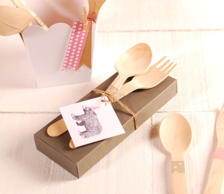 Petite boîte à couverts décorée