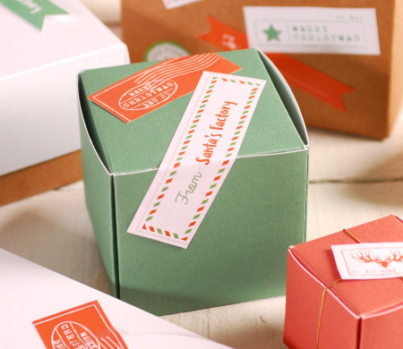 Boîte carrée décorée pour Noël