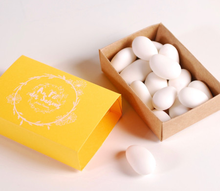 Boîte d’allumettes jaune à offrir Boîte d’allumettes jaune à offrir