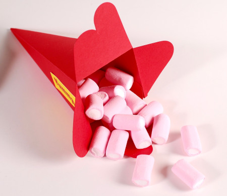 Boîte cornet avec bonbons