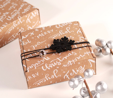 Boîte carrée avec imprimé de Noël