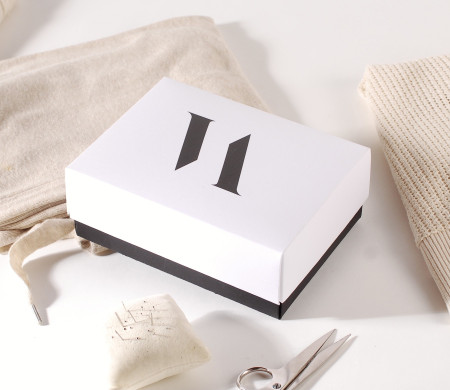 Boîte à chemise en carton avec bouchon