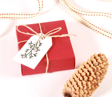 Petite boîte carrée pour les cadeaux de Noël