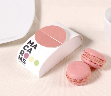 Boîte imprimée pour deux macarons.