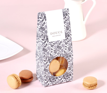 Boîte à macarons avec fenêtre.