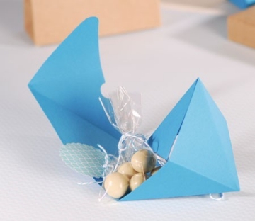 Petite boîte à bombons triangulaire bleu