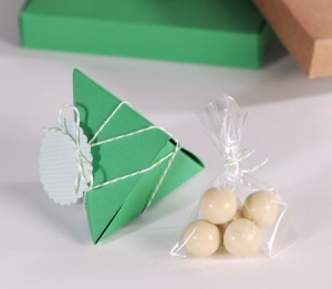 Petite boîte à bonbons triangulaire verte