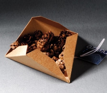 Petite boîte pyramidal pour cadeaux d'entreprise