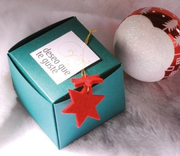 Boîte carrée pour les cadeaux de Noël