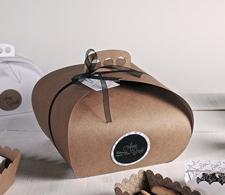 Boîte à gâteaux avec poignée