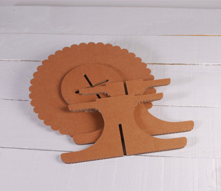 Présentoir pour gâteaux en carton, très mignon!