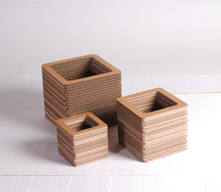 Vases en carton décoratif