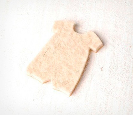 Robe d'enfant en feutrine pour cadeaux de bébés