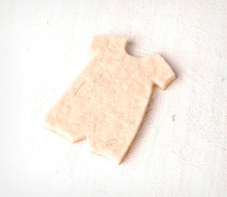 Robe d'enfant en feutrine pour cadeaux de bébés