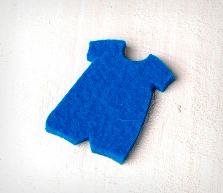 Robe d'enfant en feutrine pour cadeaux de bébés