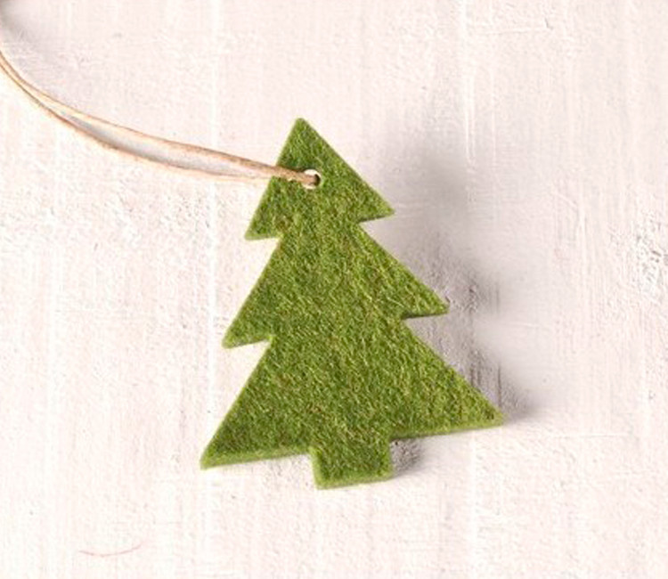 Sapin de feutrine pour cadeaux de Noël