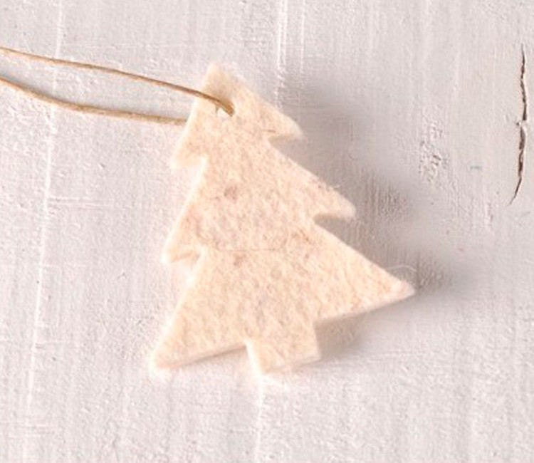 Sapin de feutrine pour cadeaux de Noël