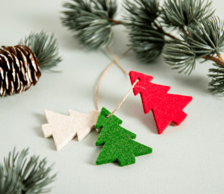 Sapin de feutrine pour cadeaux de Noël