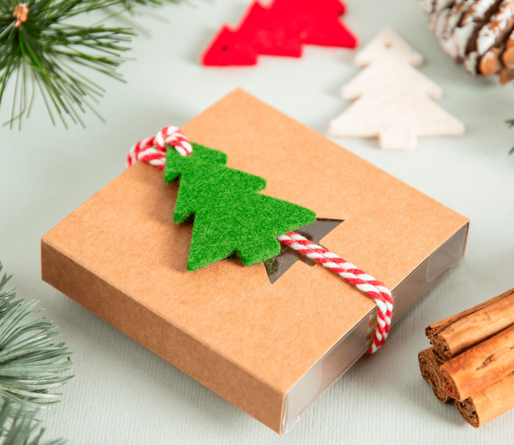 Sapin de feutrine pour cadeaux de Noël