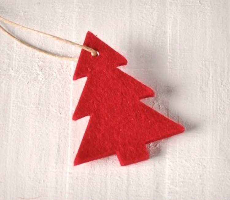 Sapin de feutrine pour cadeaux de Noël