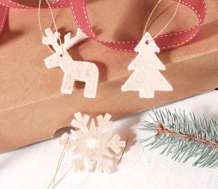 Lot de décors en feutrine pour Noël, une touche hivernale!