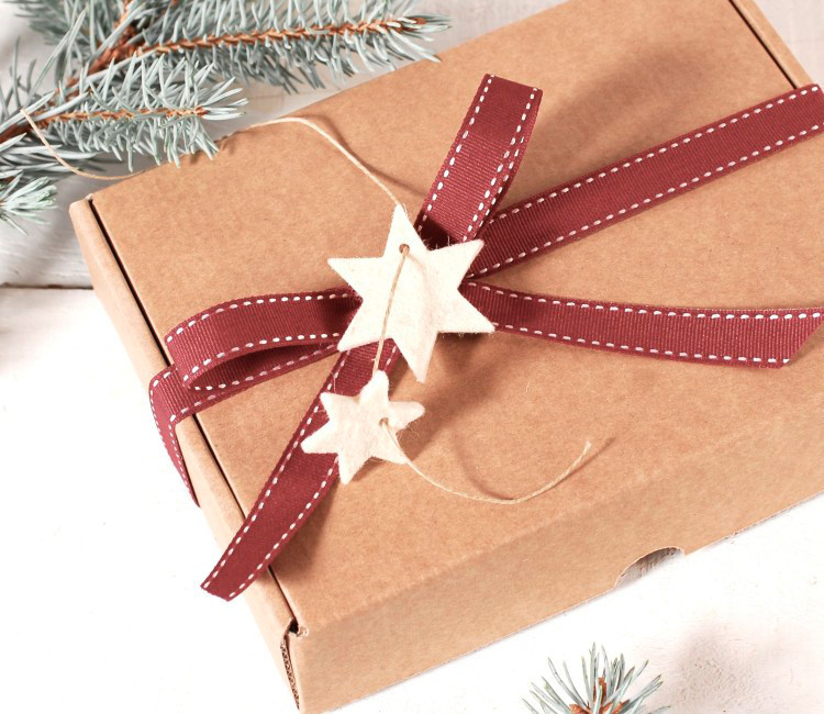 Lot de décors en feutrine pour Noël, une touche hivernale!