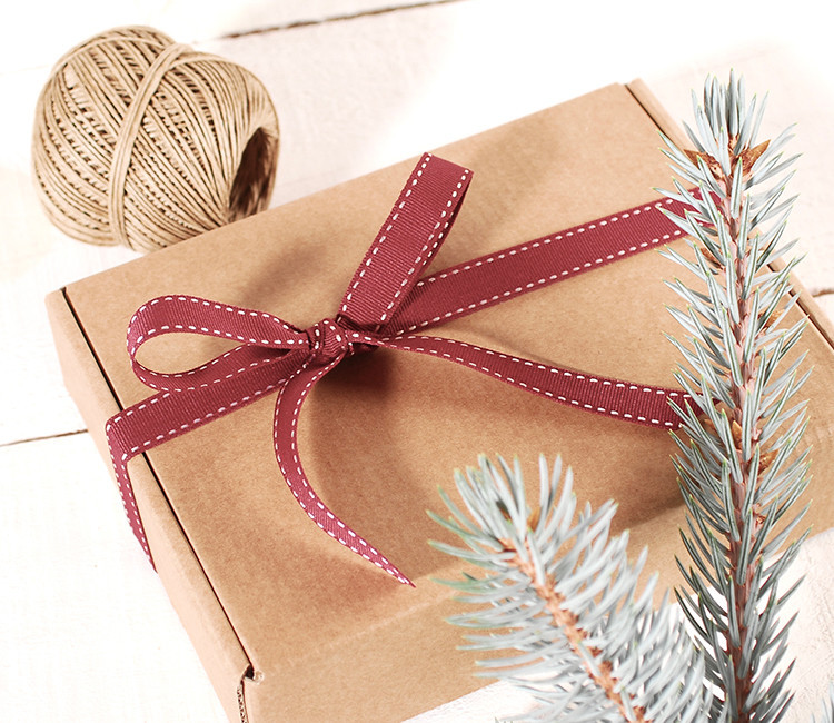 Ruban gros grain rouge pour paquets cadeaux Ruban gros grain rouge pour paquets cadeaux