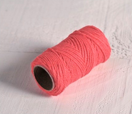 Cordon de couleur corail pour décorer vos cadeaux